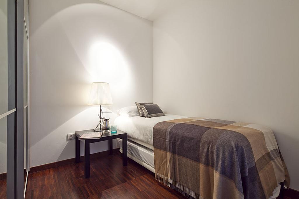 Apartment Barcelona Rentals - Sarria Apartments Near Center Exteriör bild