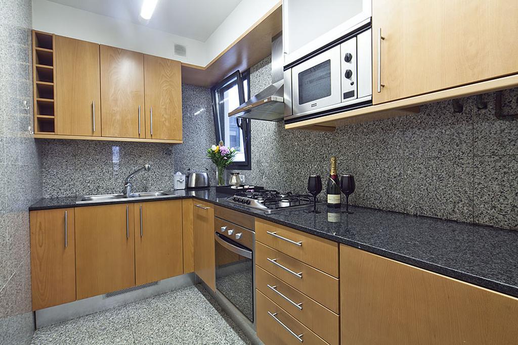 Apartment Barcelona Rentals - Sarria Apartments Near Center Exteriör bild